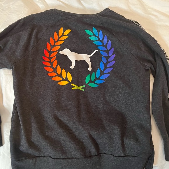 Pink sweatshirt - Picture 1 of 4